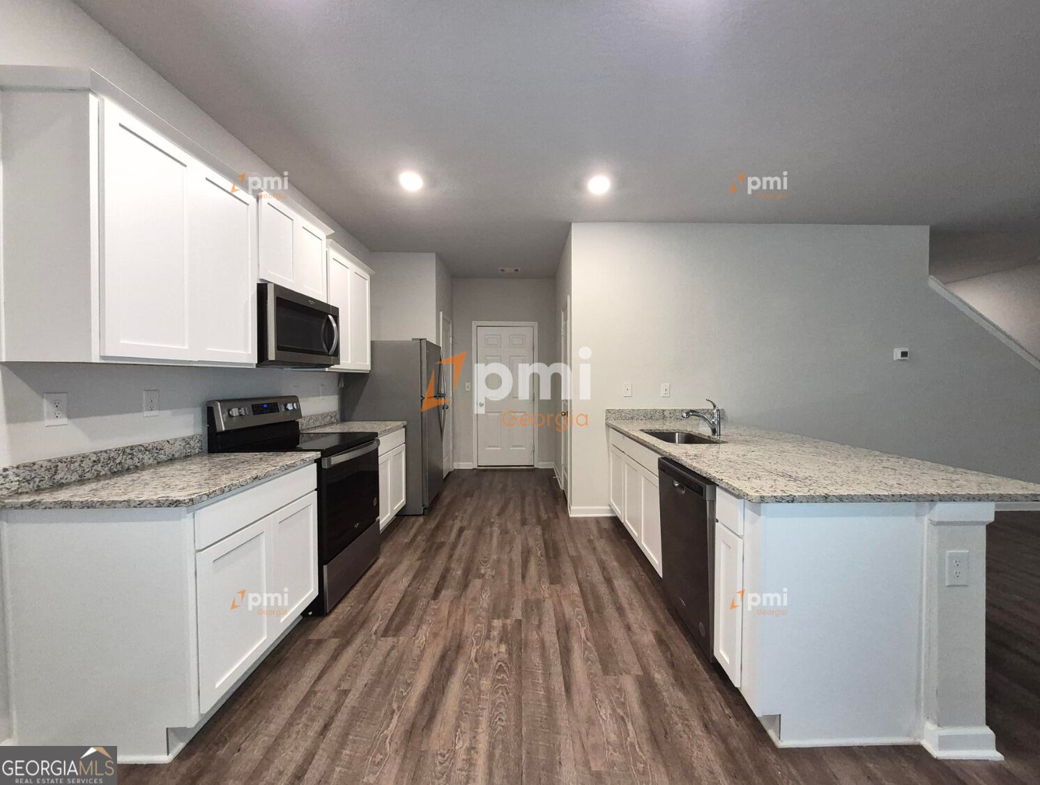 3338 Bridgewood Drive Property Photo 2