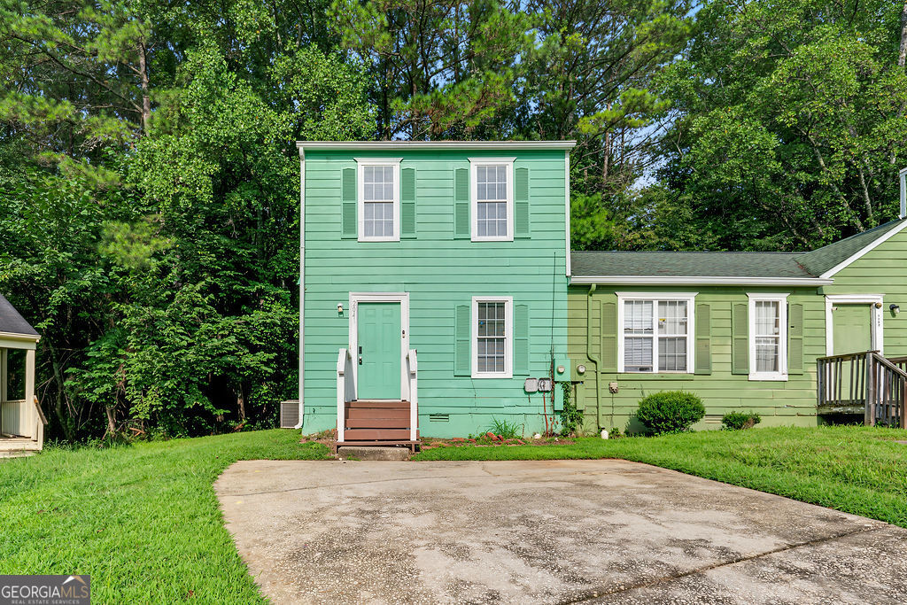 2041 Charter Manor
