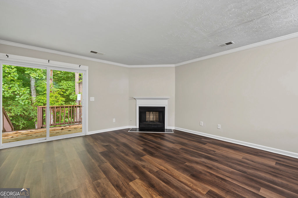 2041 Charter Manor Property Photo 2