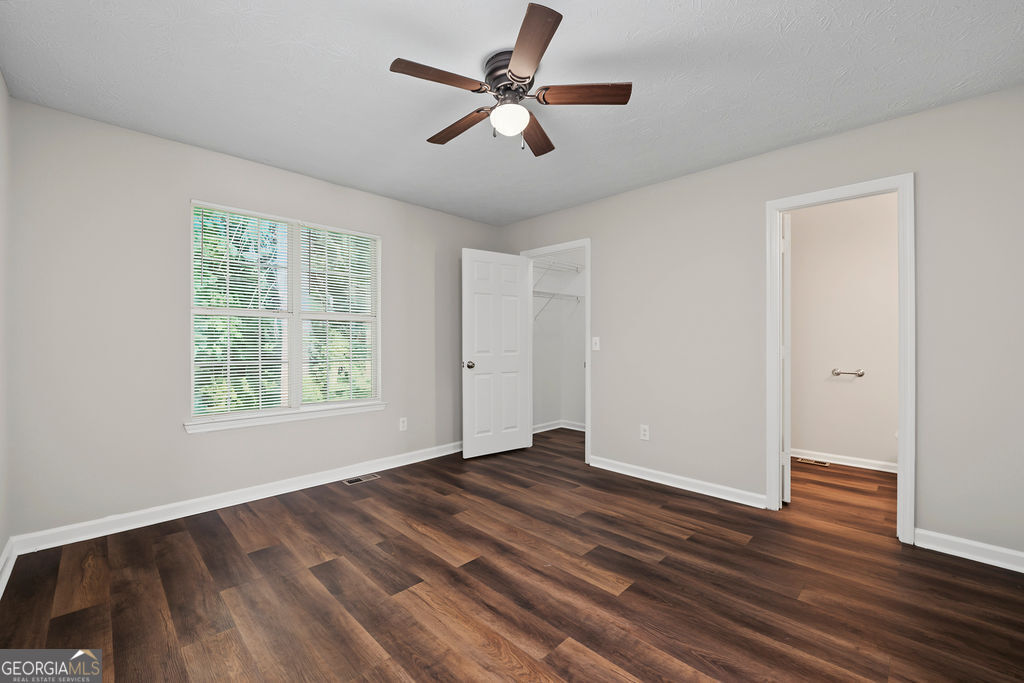 2041 Charter Manor Property Photo 9