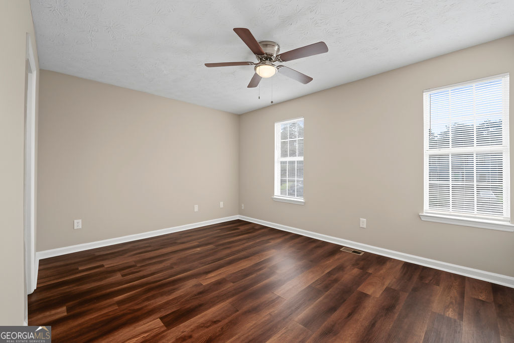 2041 Charter Manor Property Photo 10