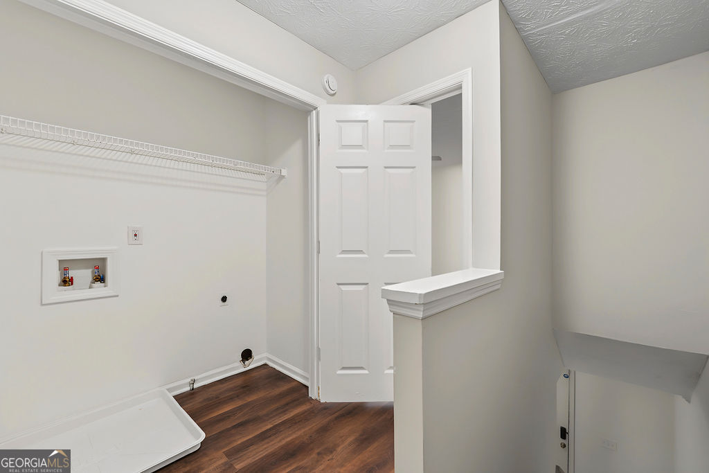 2041 Charter Manor Property Photo 11