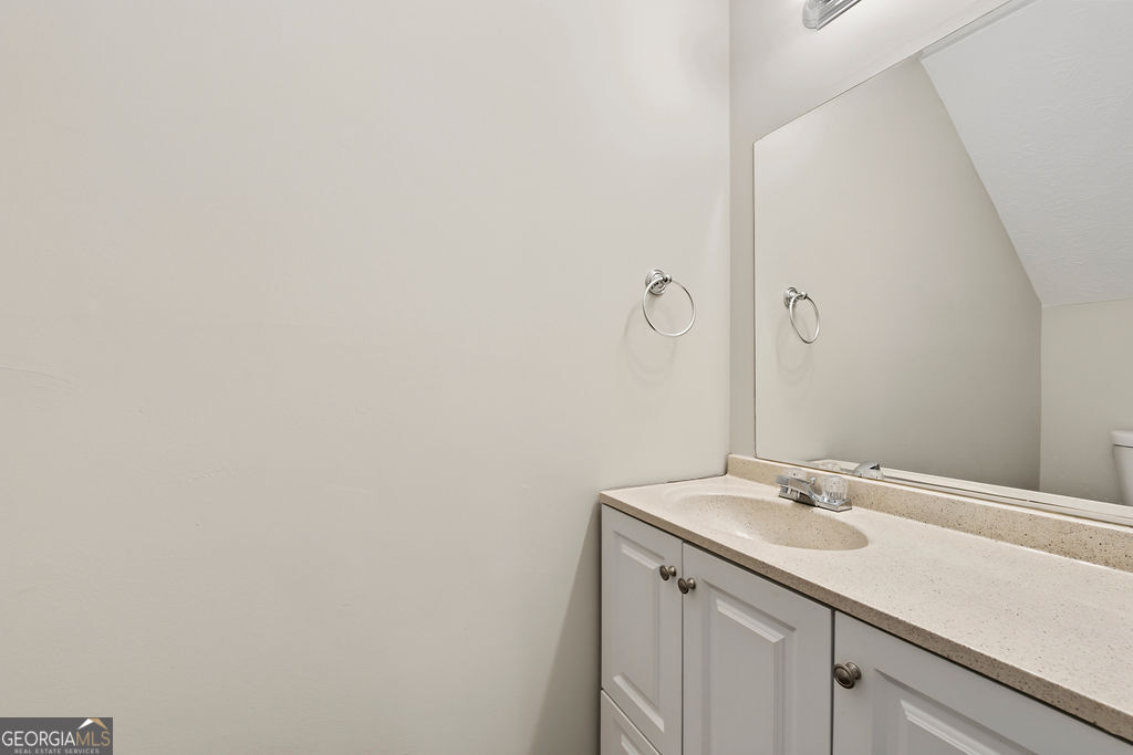 2041 Charter Manor Property Photo 12