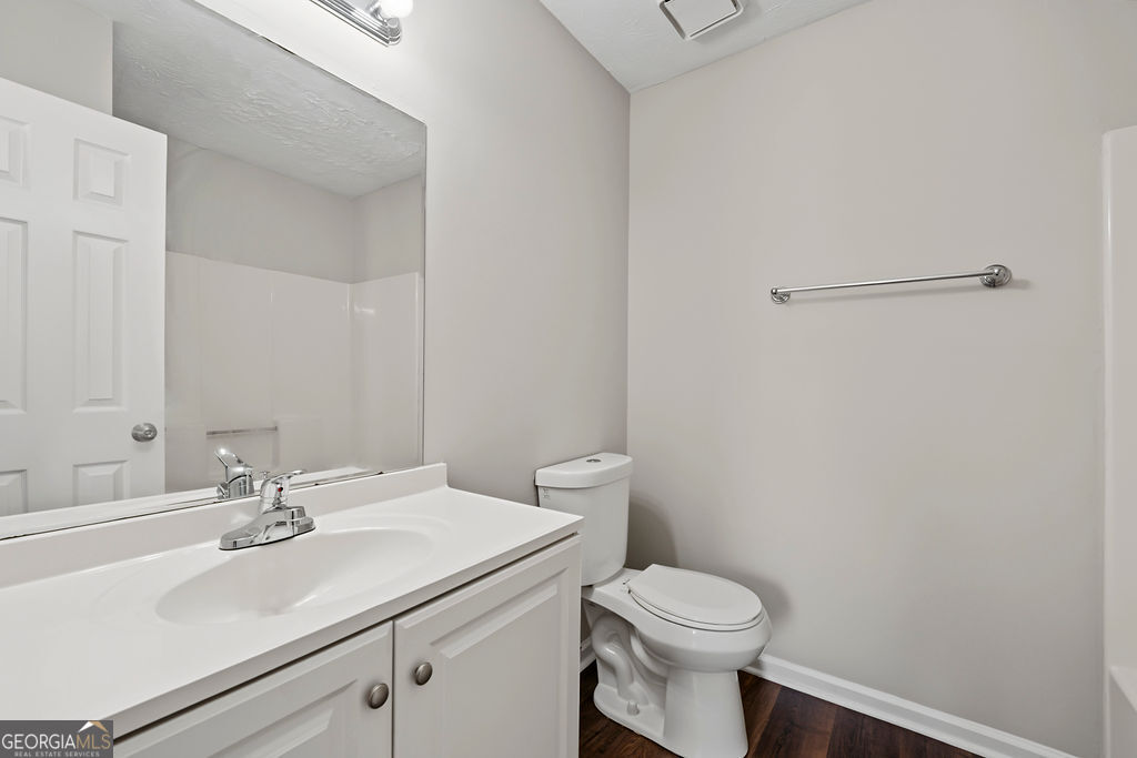 2041 Charter Manor Property Photo 14