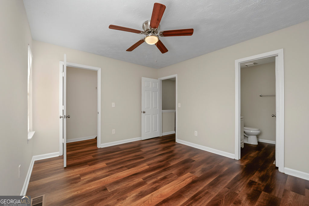 2041 Charter Manor Property Photo 16
