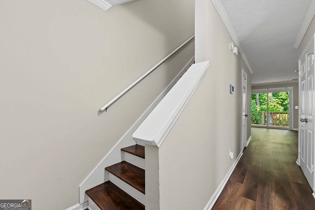 2041 Charter Manor Property Photo 18