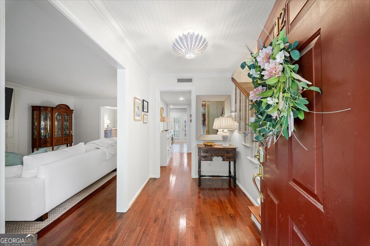 12 Queen Victoria Place Ne Property Photo 3
