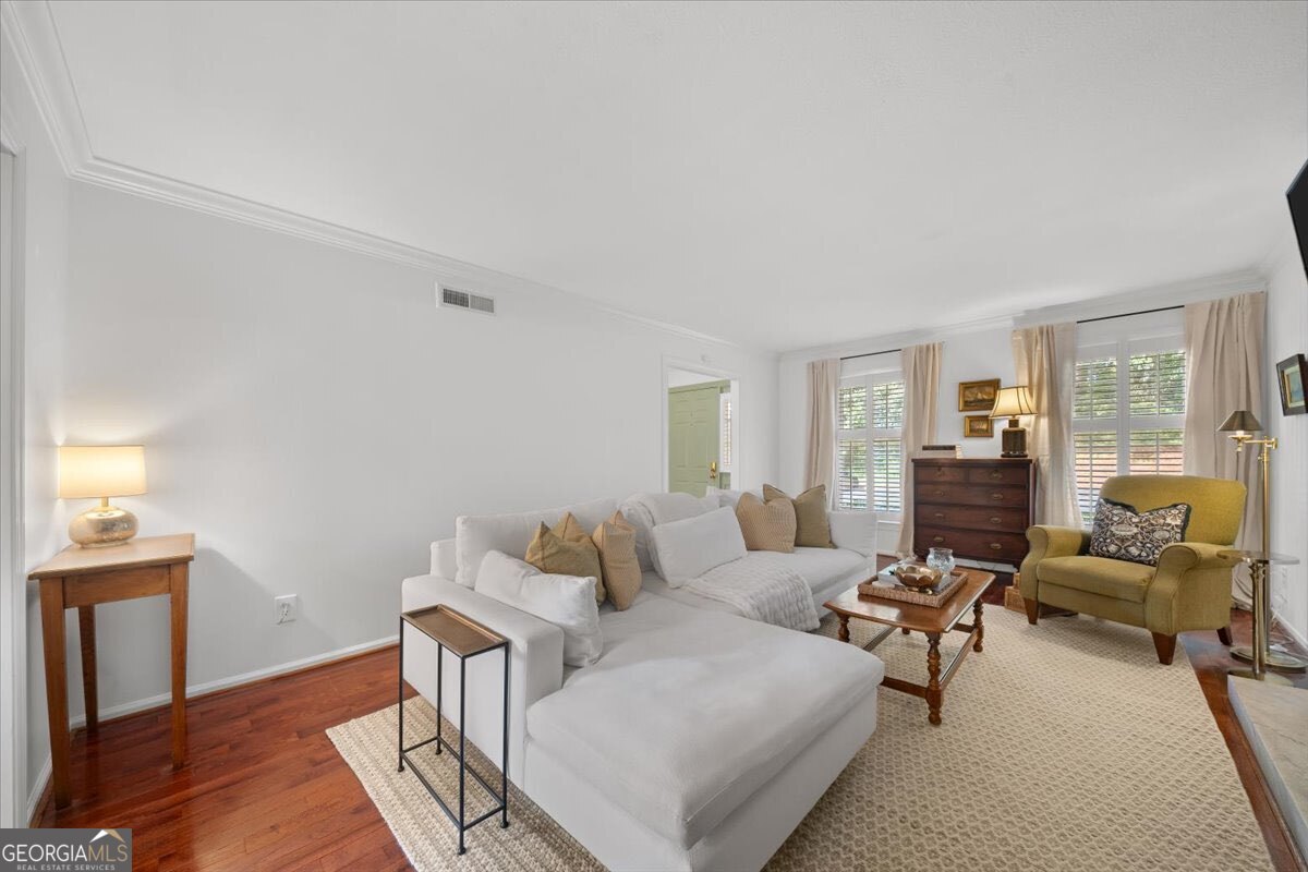12 Queen Victoria Place Ne Property Photo 6