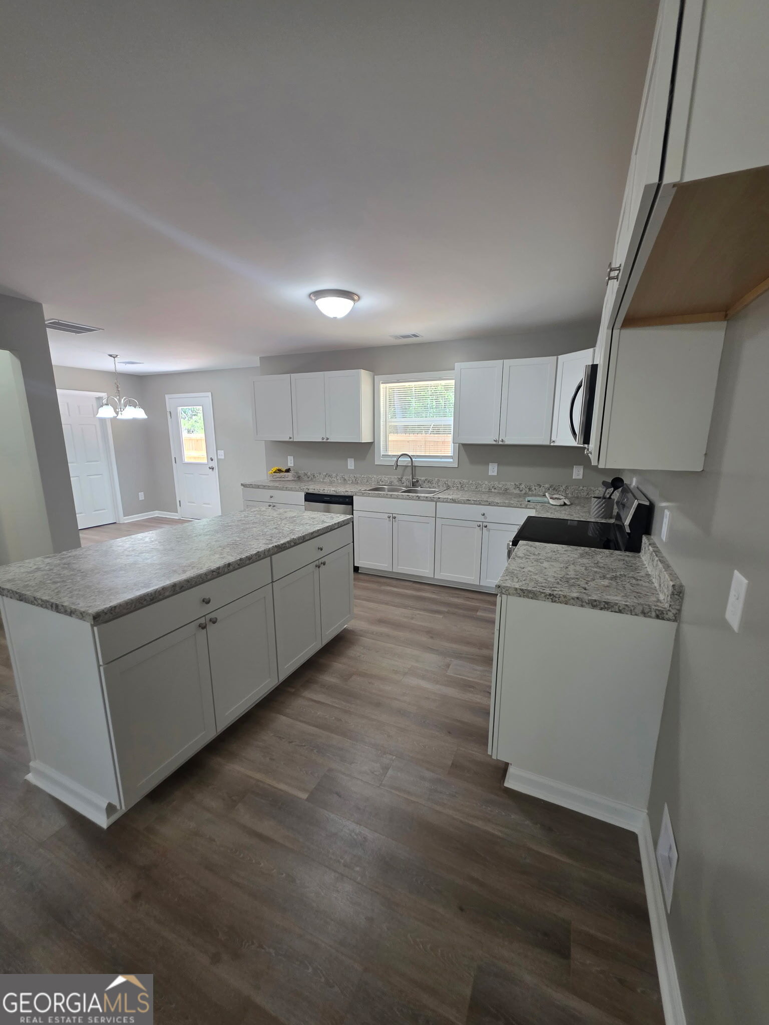 5133 C M Copelan Road Property Photo 4