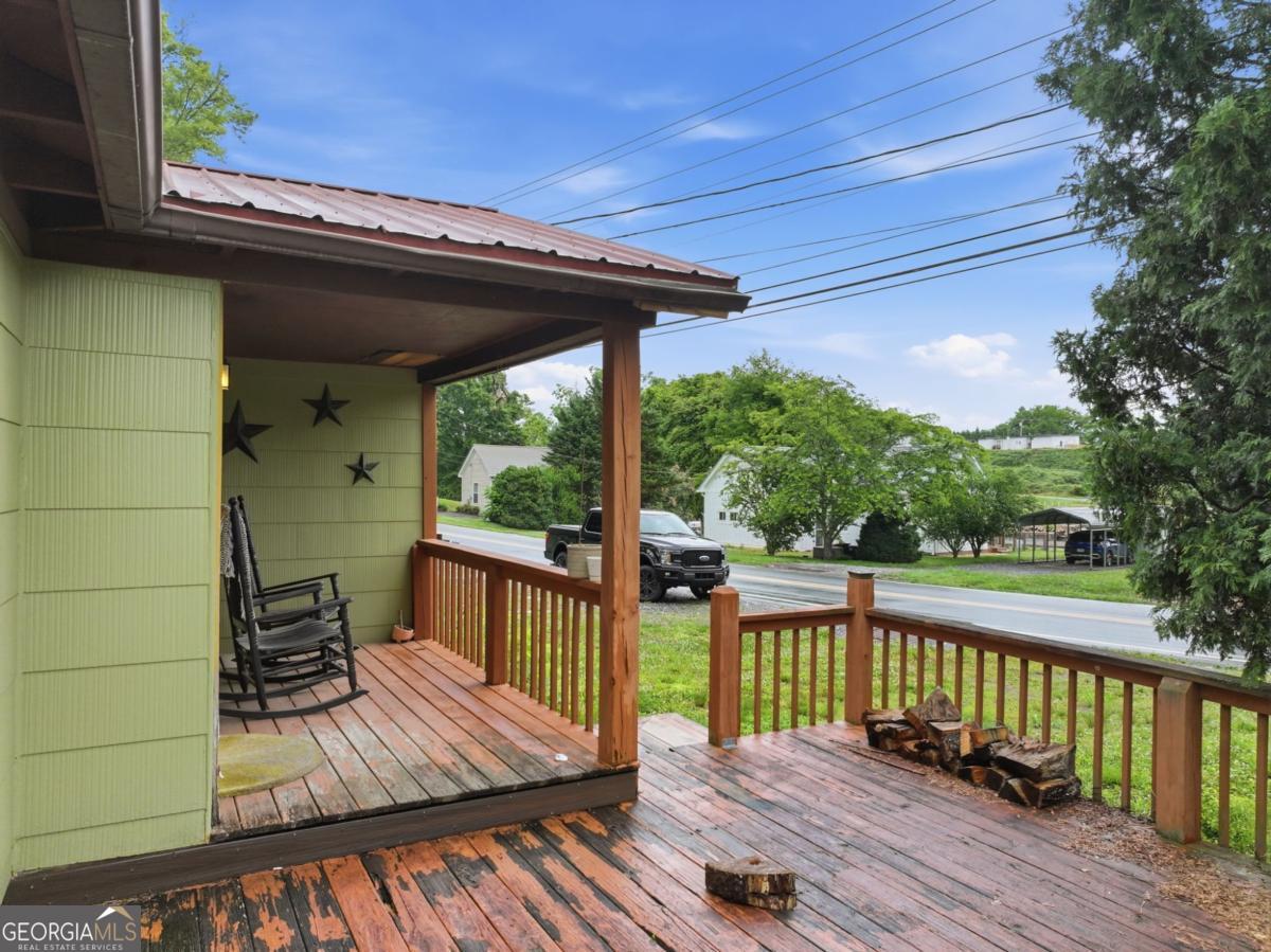 231 Ada Street Property Photo 4