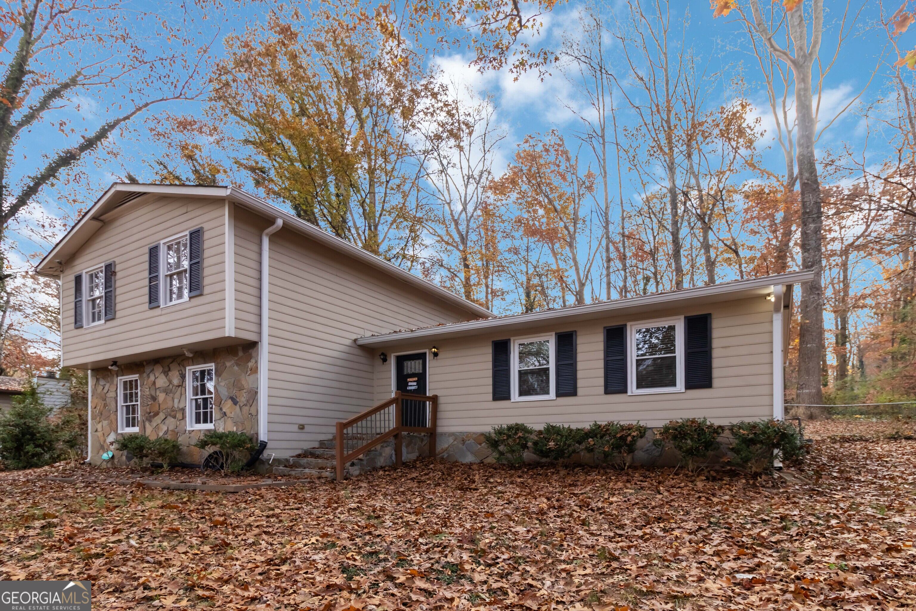 888 Chartley Drive Property Photo 2