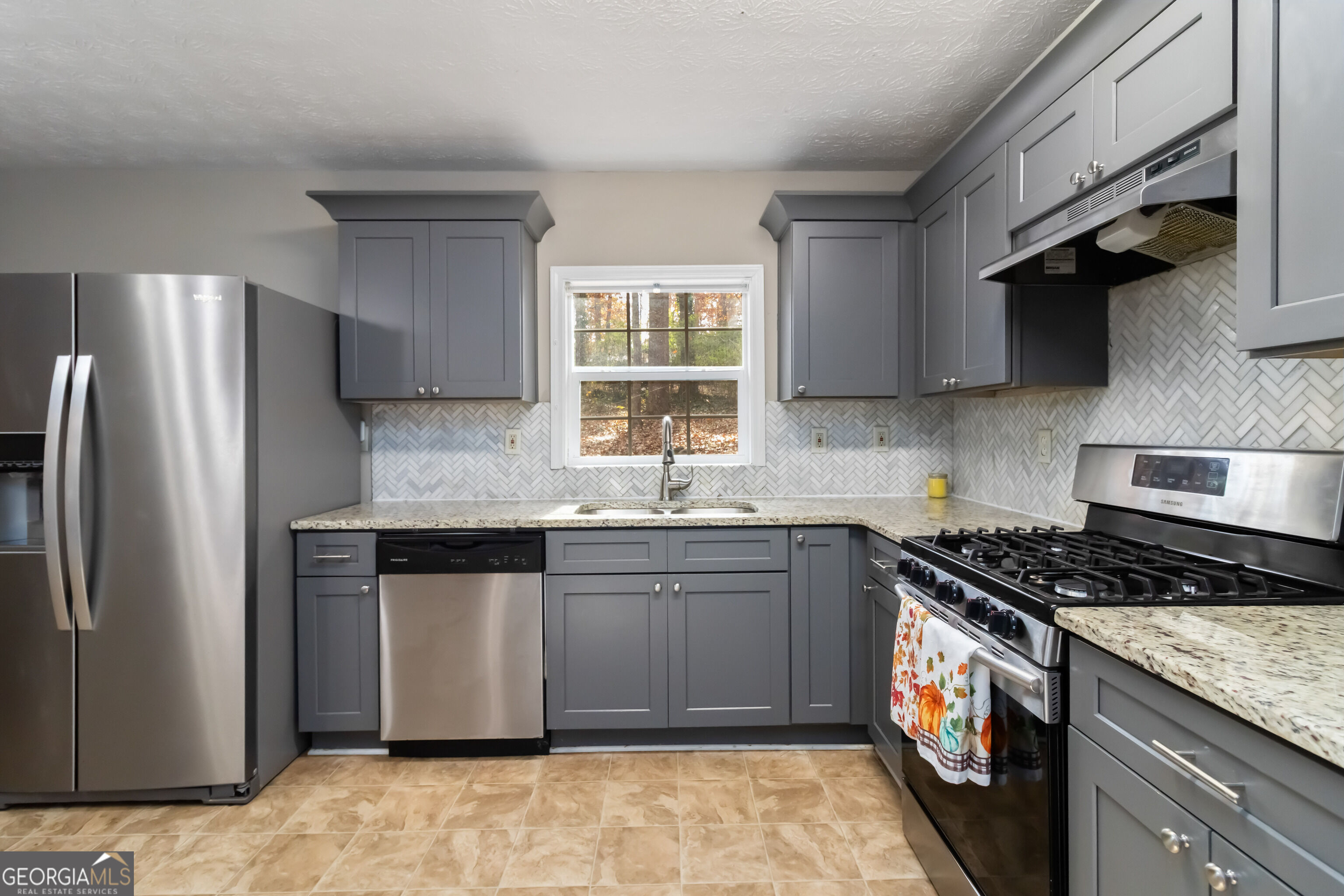 888 Chartley Drive Property Photo 10