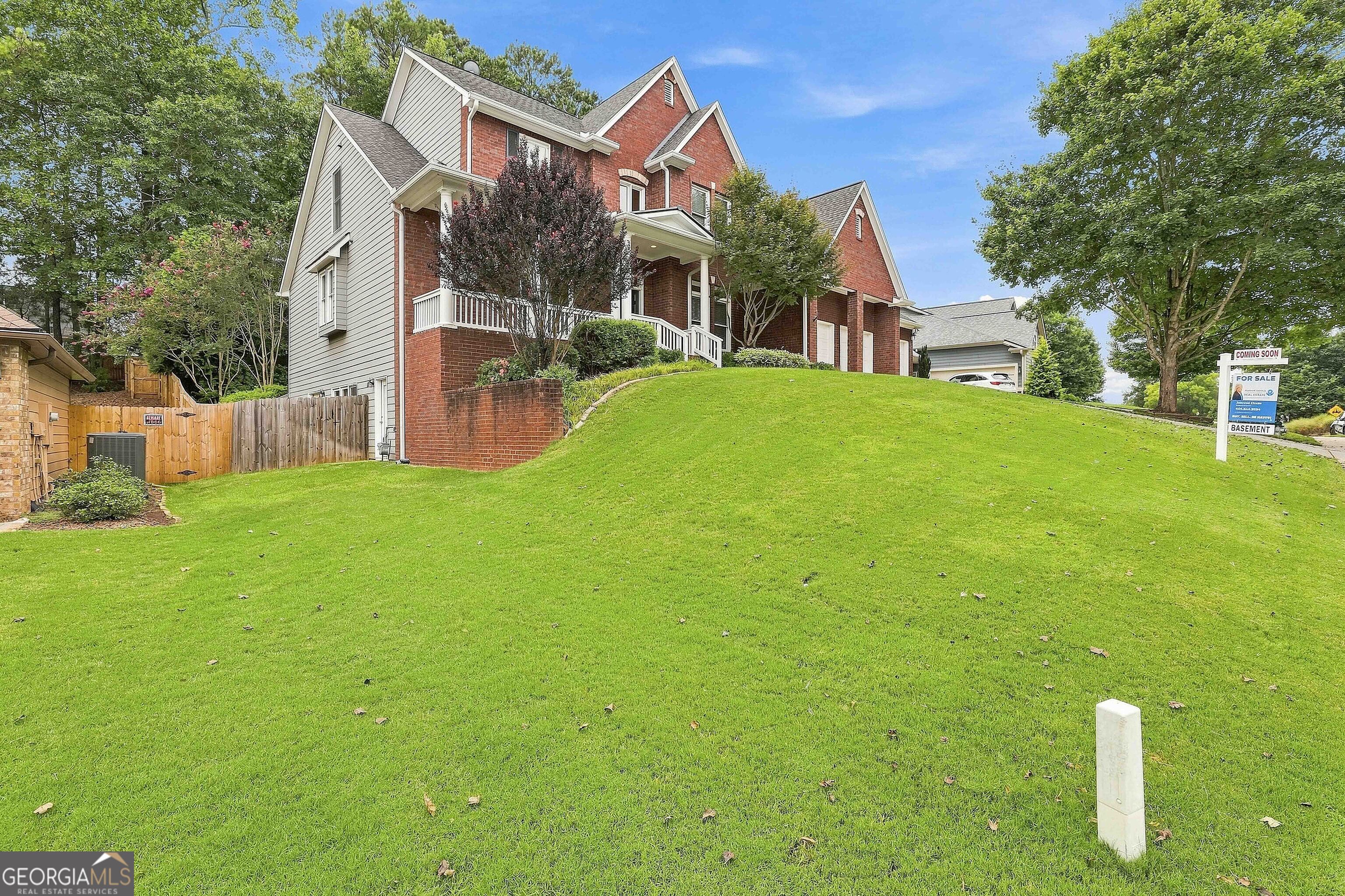 247 Highwoods Parkway Property Photo 3