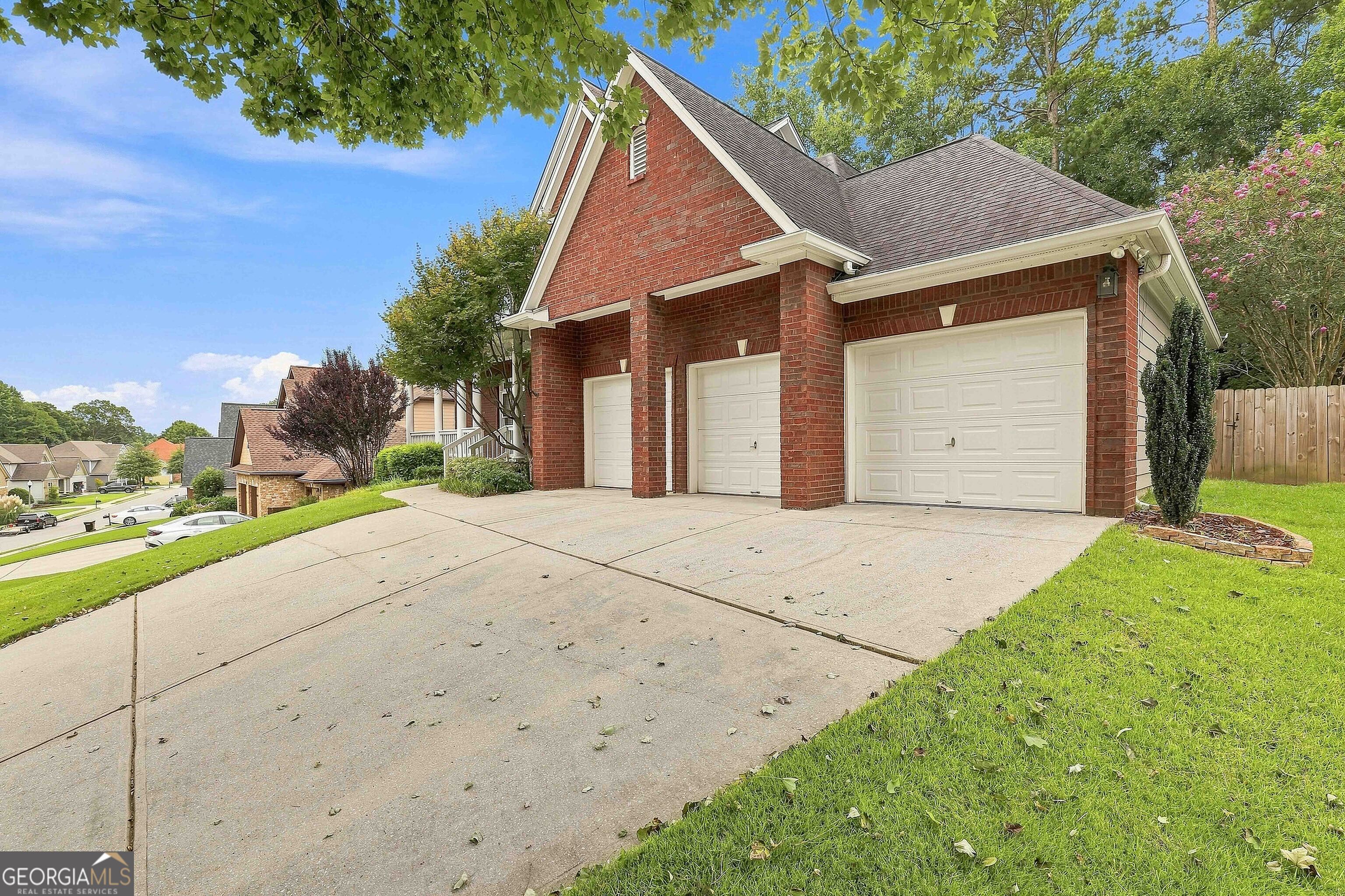 247 Highwoods Parkway Property Photo 4