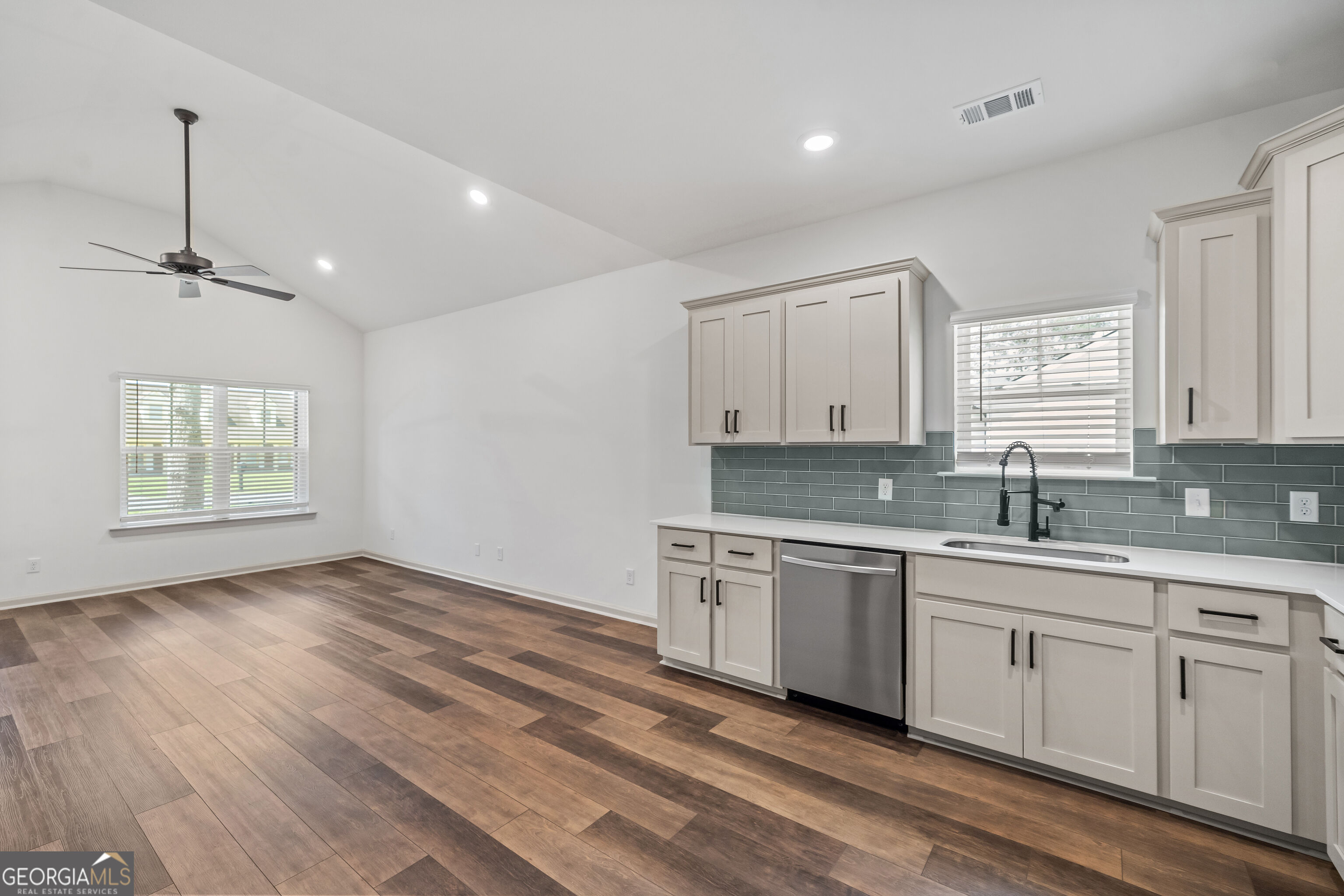 145 Waters Property Photo 13