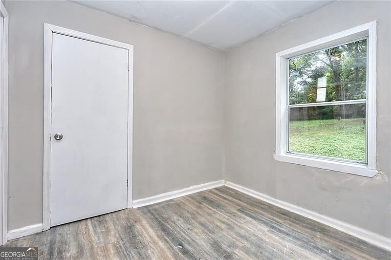 1080 Valley View Road Se Property Photo 3