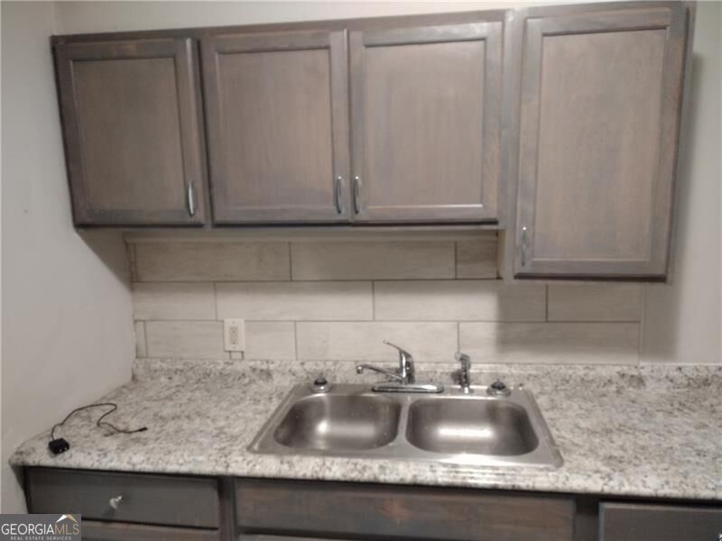 1080 Valley View Road Se Property Photo 5