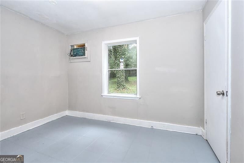 1080 Valley View Road Se Property Photo 6