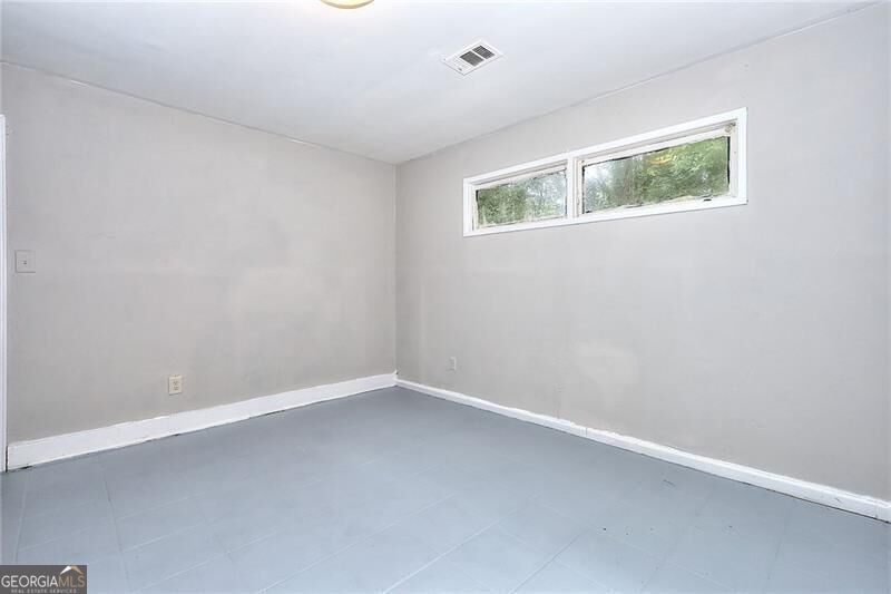 1080 Valley View Road Se Property Photo 10