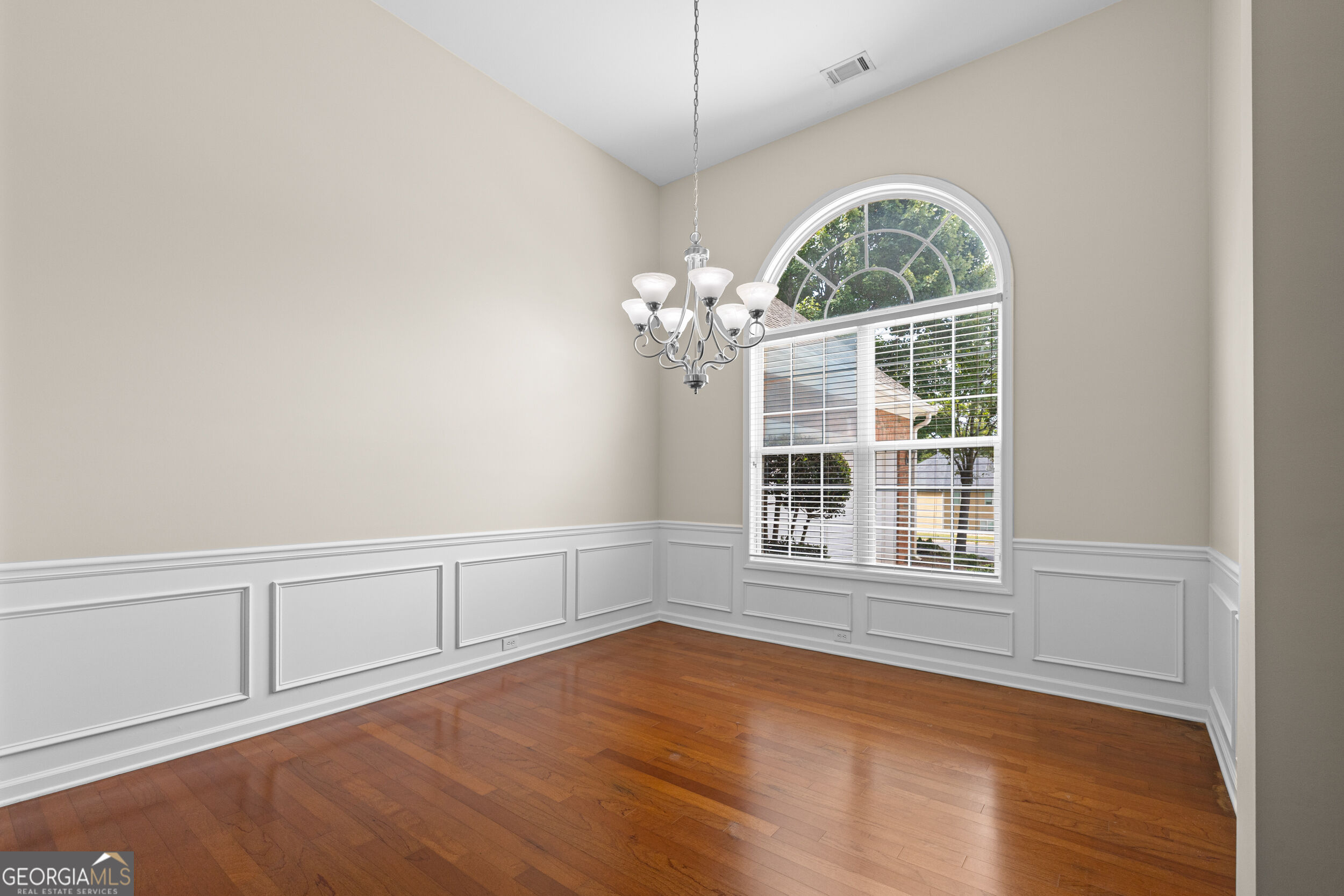 8004 Larksview Drive Property Photo 7