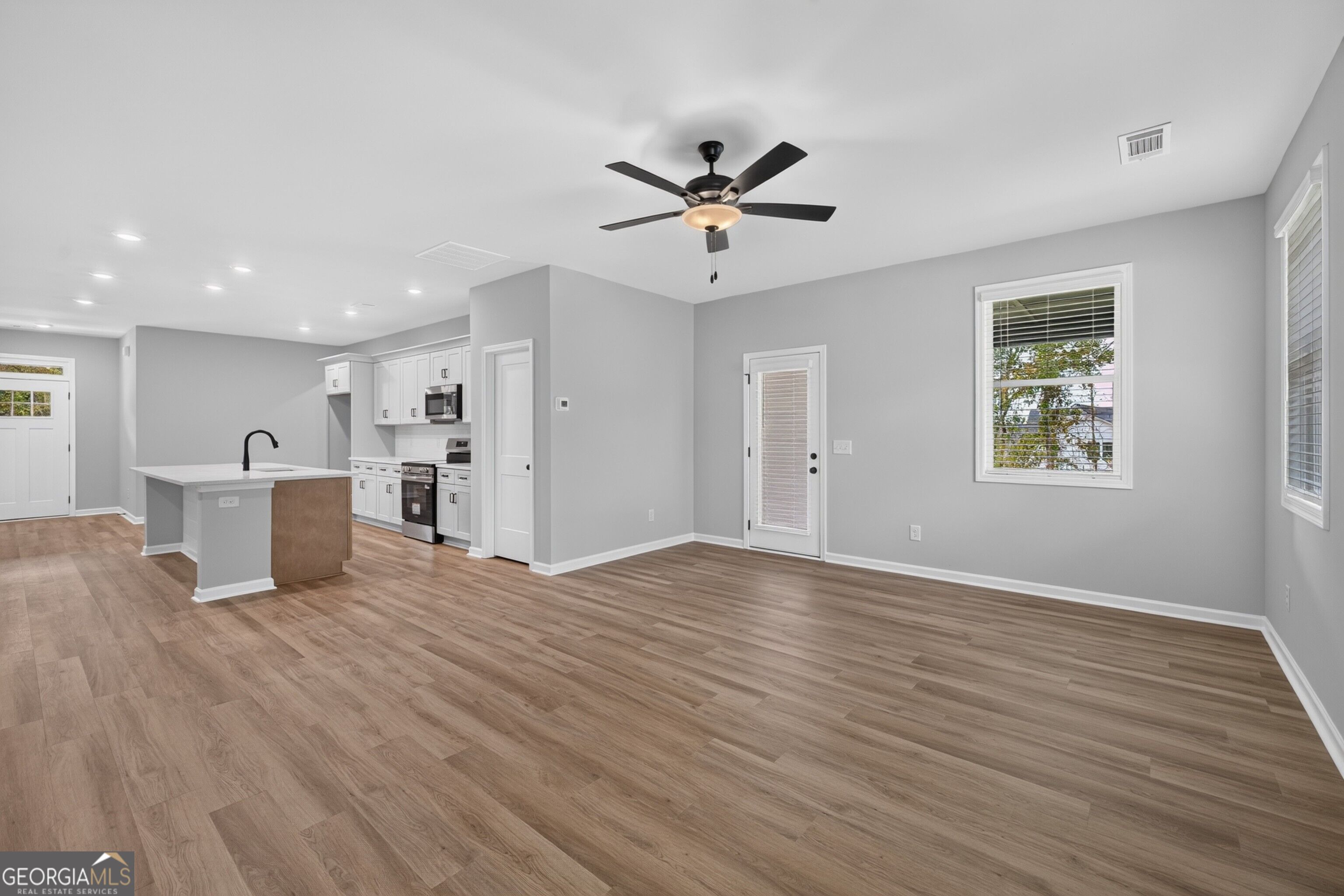 144 Eagles Crest Drive Property Photo 3