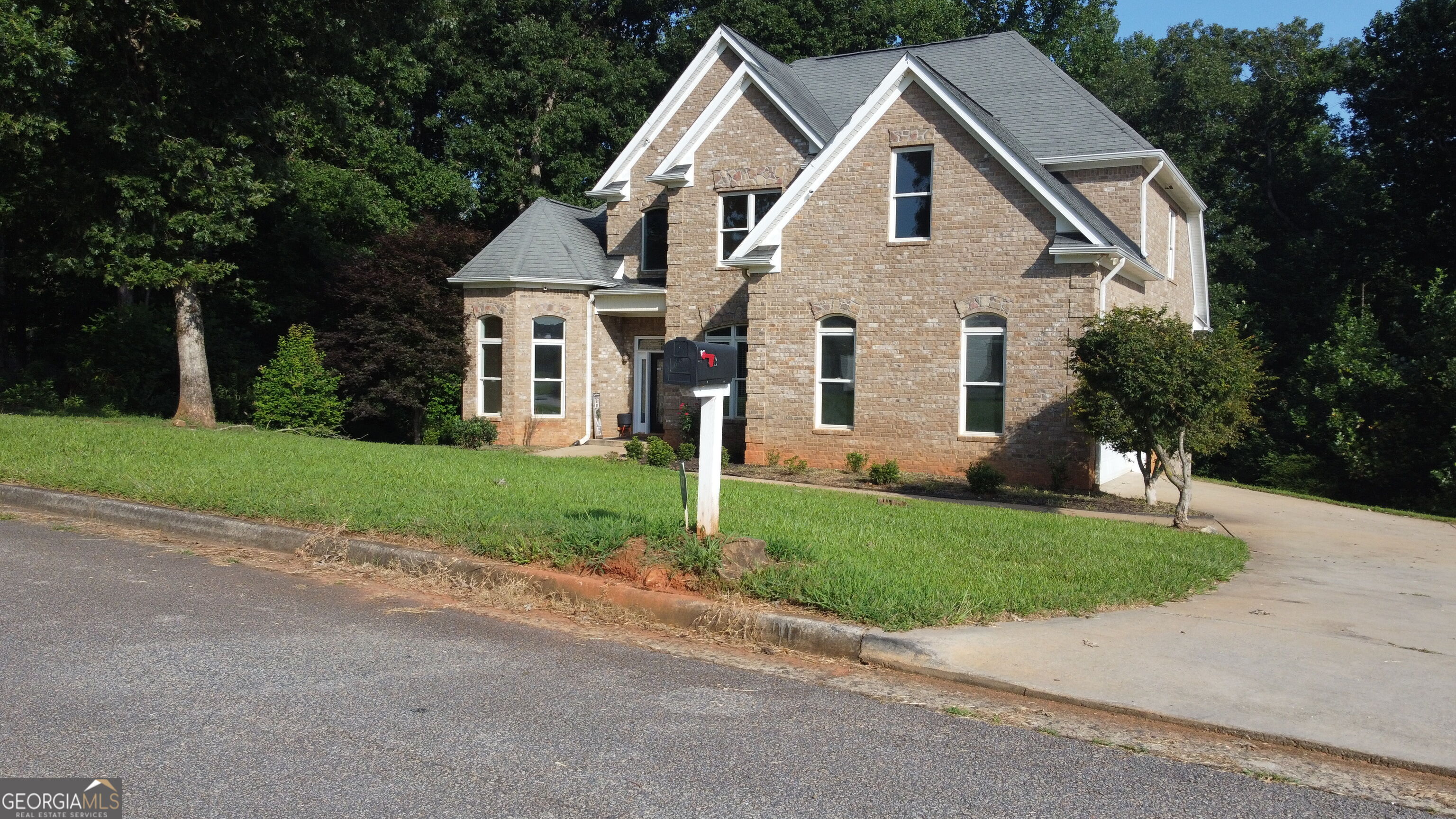 318 Waterford Circle Property Photo 2