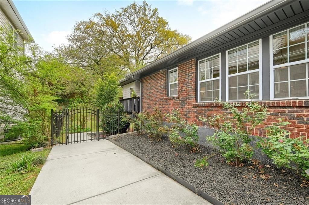 1968 Walker Avenue Property Photo 4