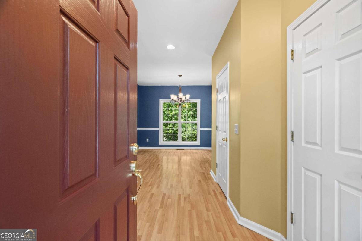 185 Thornwood Drive Se Property Photo 8