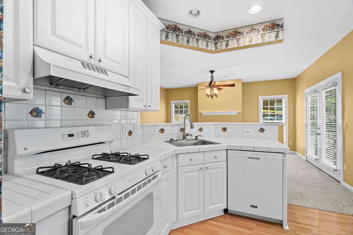 185 Thornwood Drive Se Property Photo 15