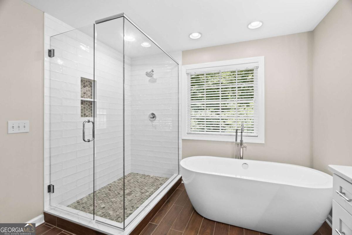185 Thornwood Drive Se Property Photo 27