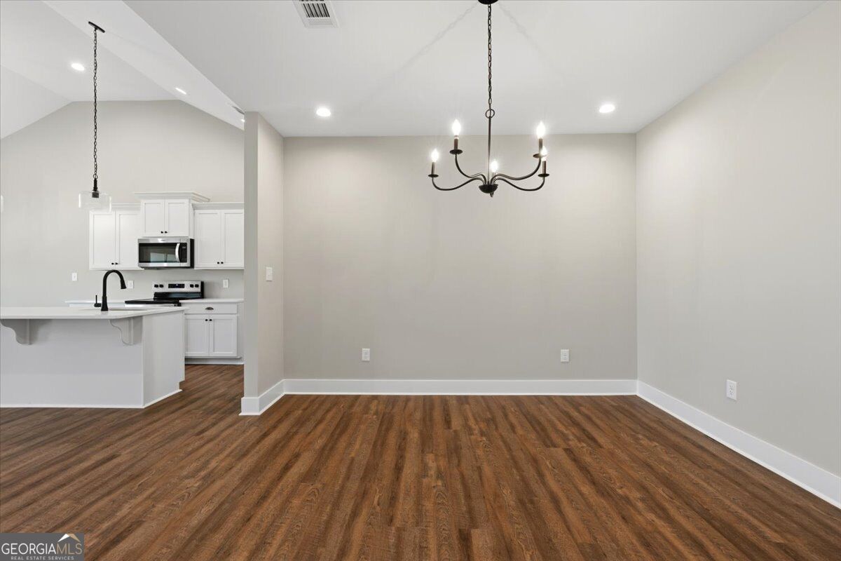140 Overland Way Property Photo 6