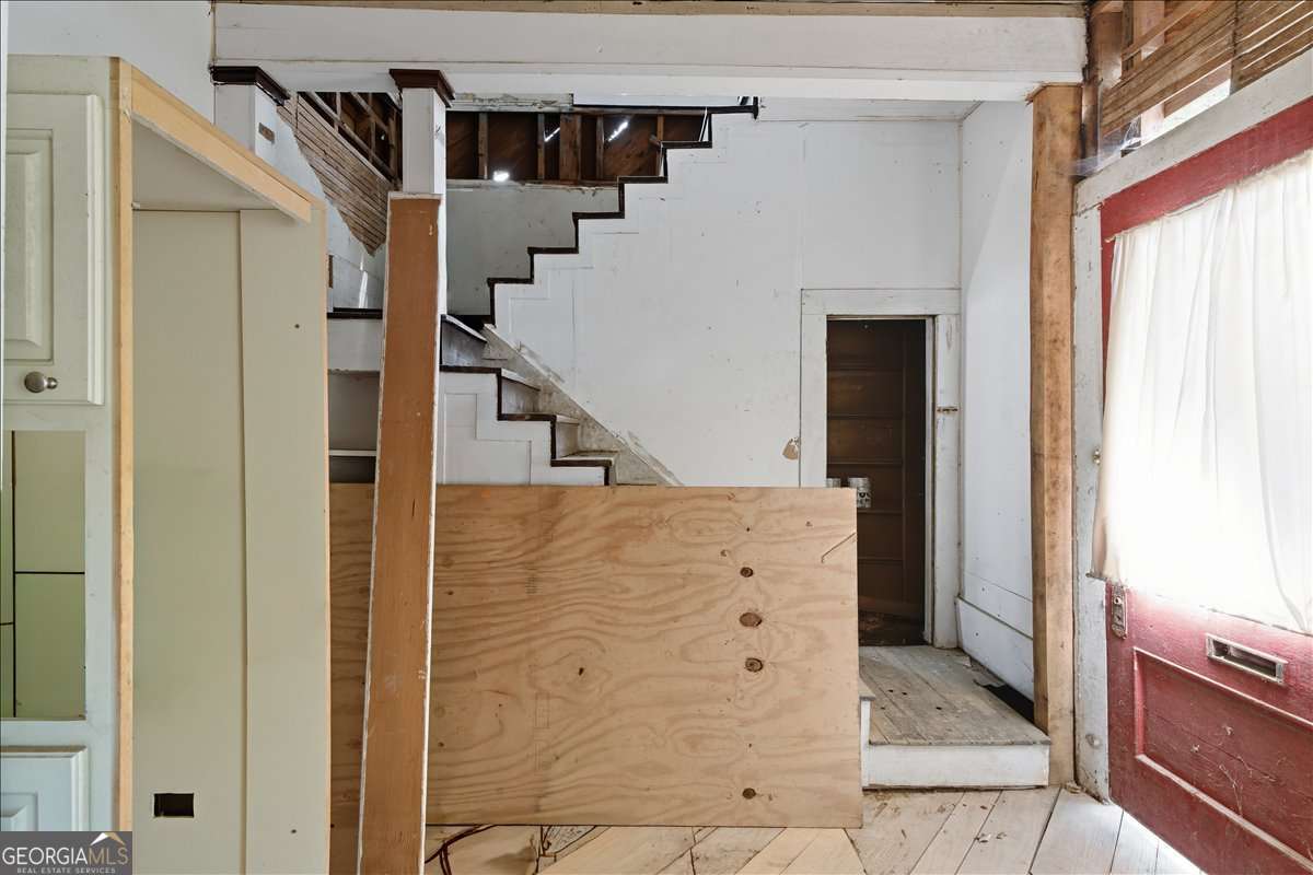 111 Bryan Street W Property Photo 5