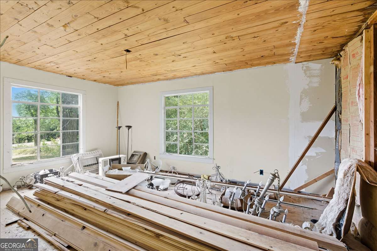 111 Bryan Street W Property Photo 7