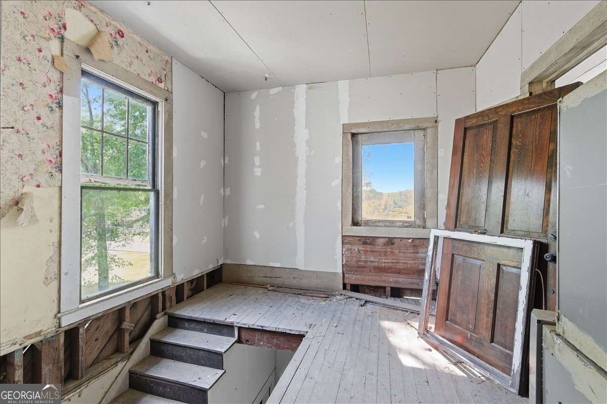 111 Bryan Street W Property Photo 13