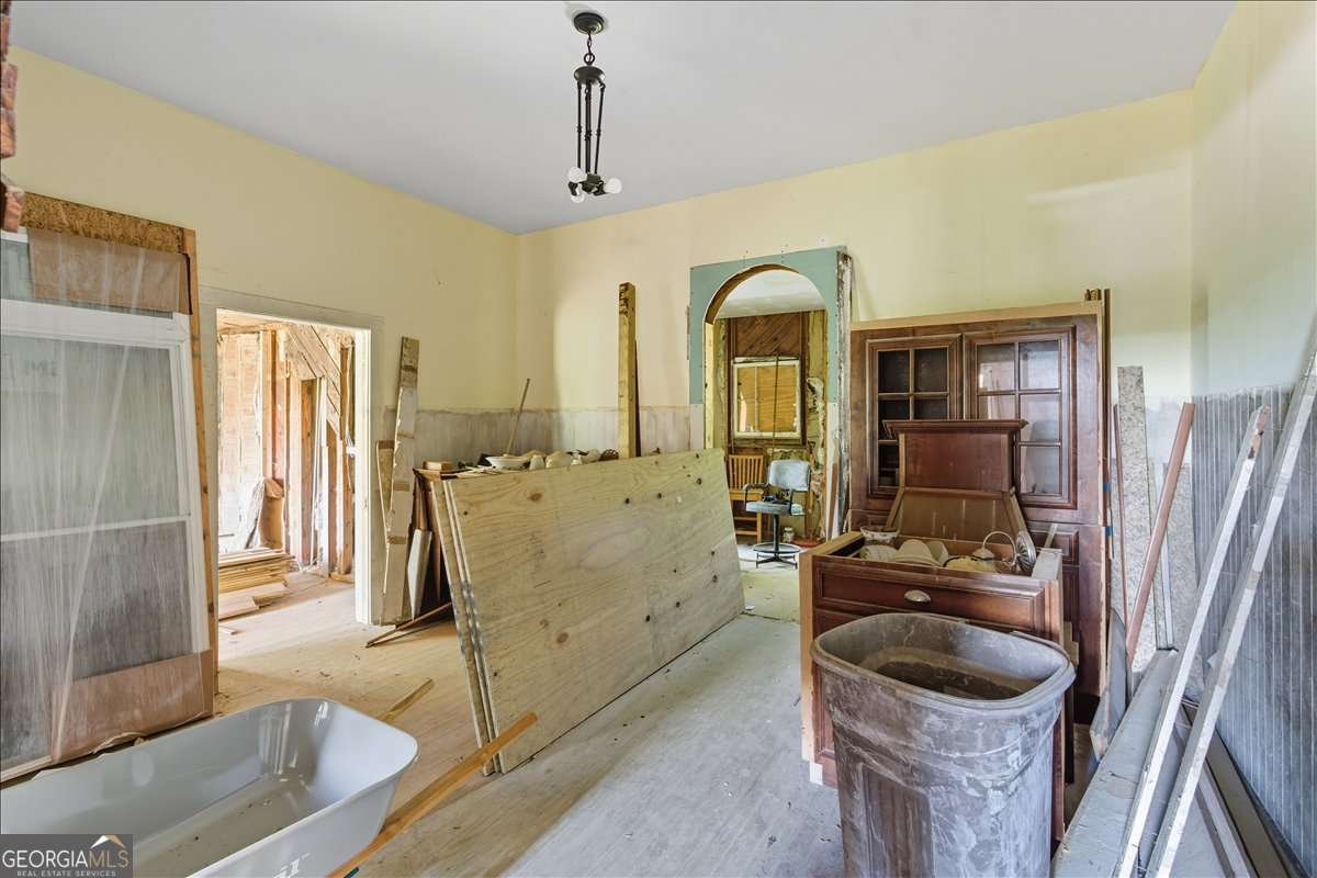 111 Bryan Street W Property Photo 15