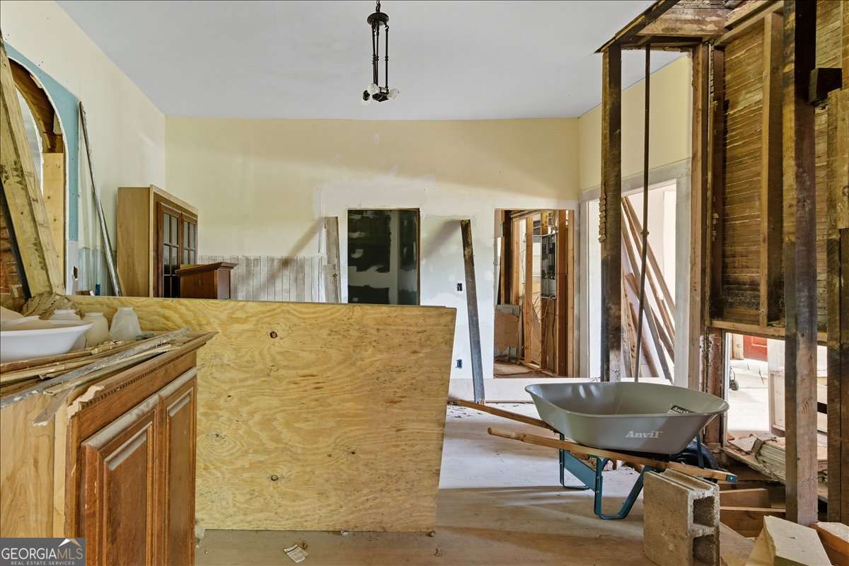 111 Bryan Street W Property Photo 16
