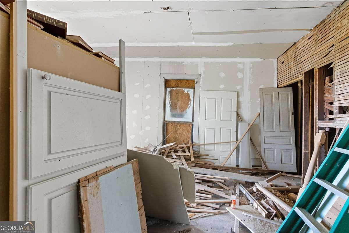 111 Bryan Street W Property Photo 24