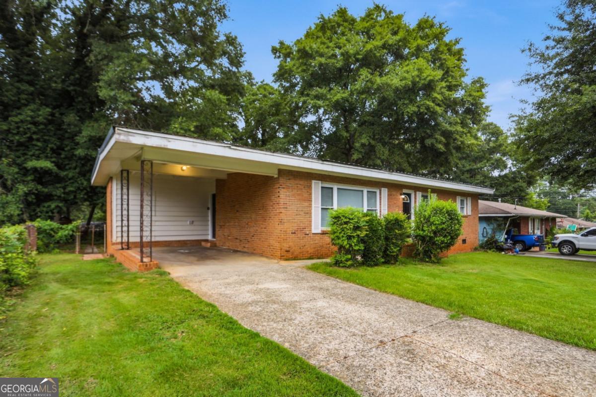 25 Larose Circle Se Property Photo 1