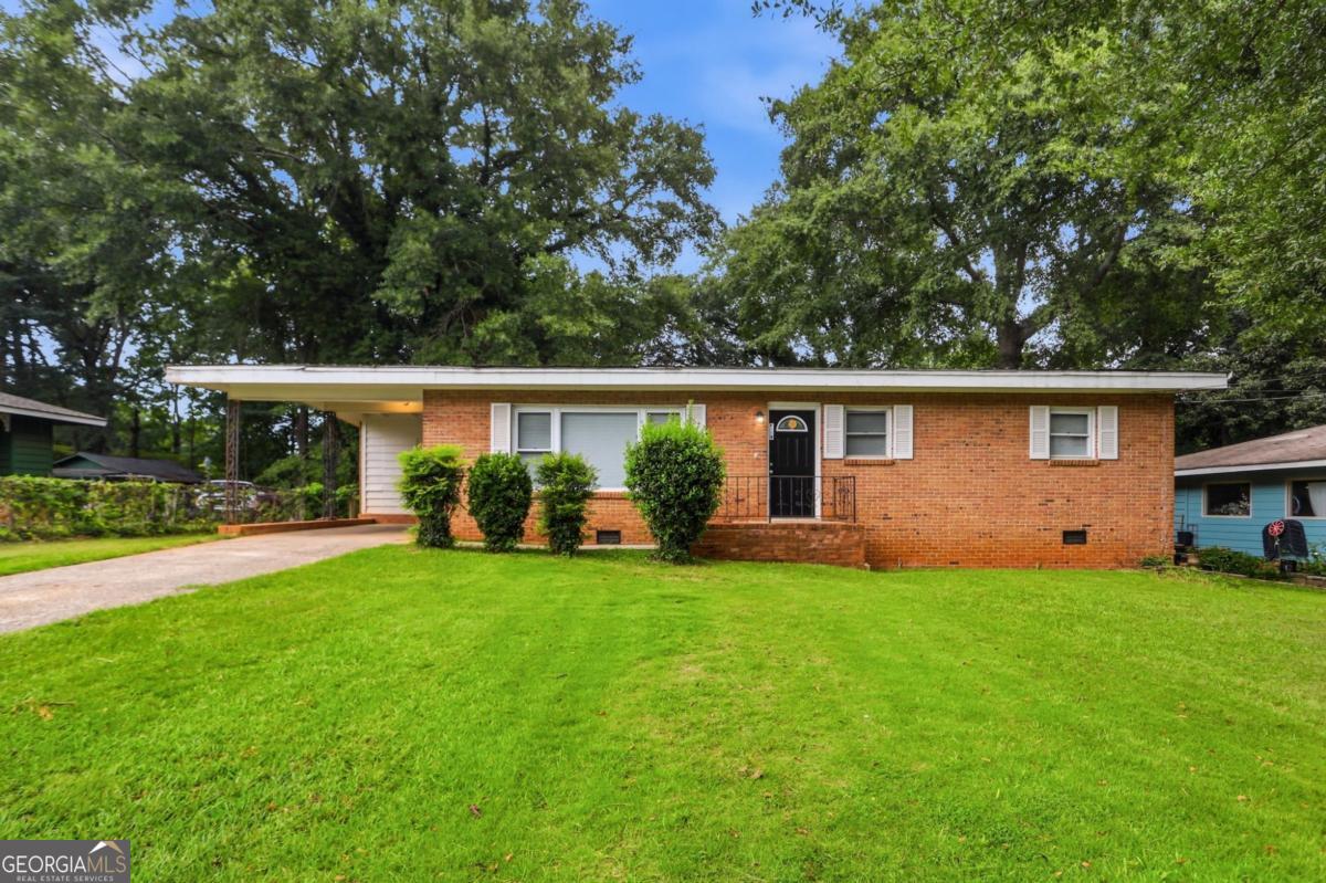25 Larose Circle Se Property Photo 2