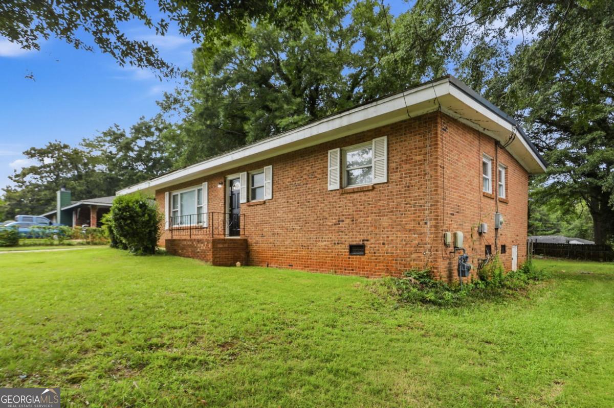25 Larose Circle Se Property Photo 3