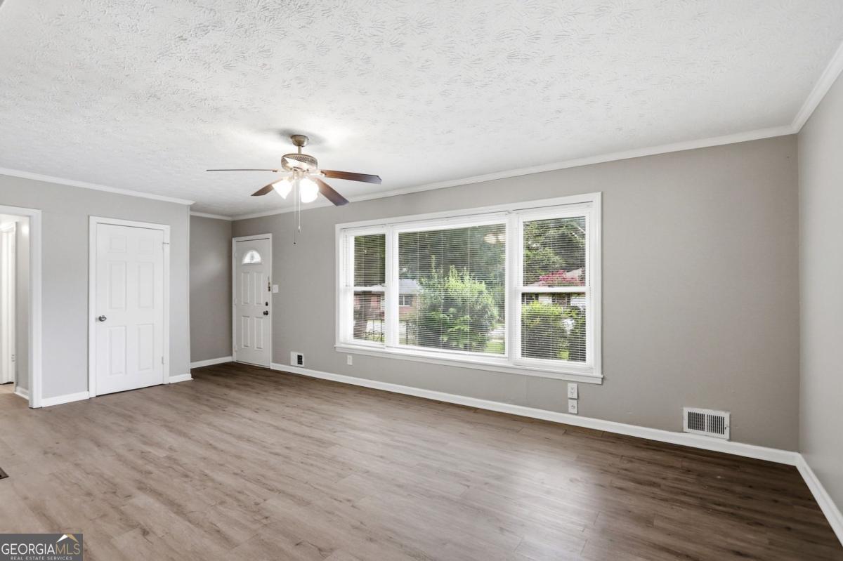 25 Larose Circle Se Property Photo 10