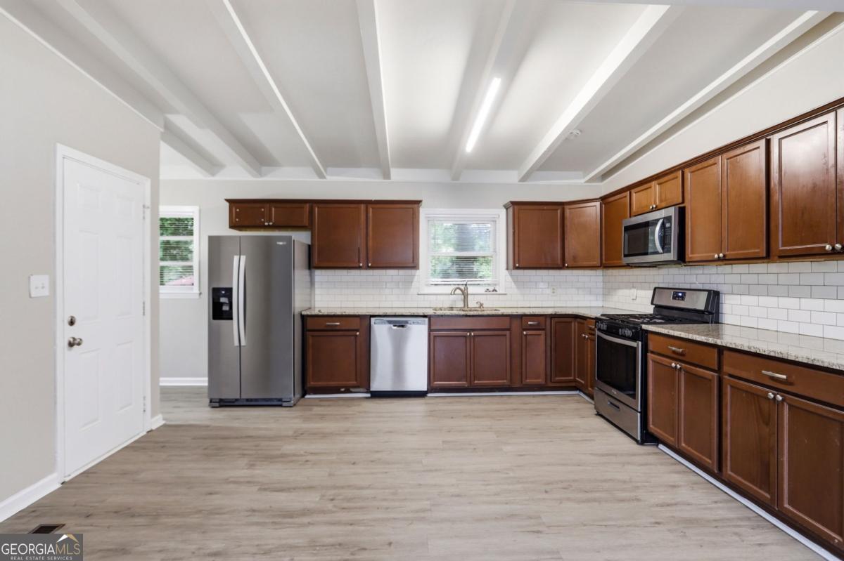 25 Larose Circle Se Property Photo 11