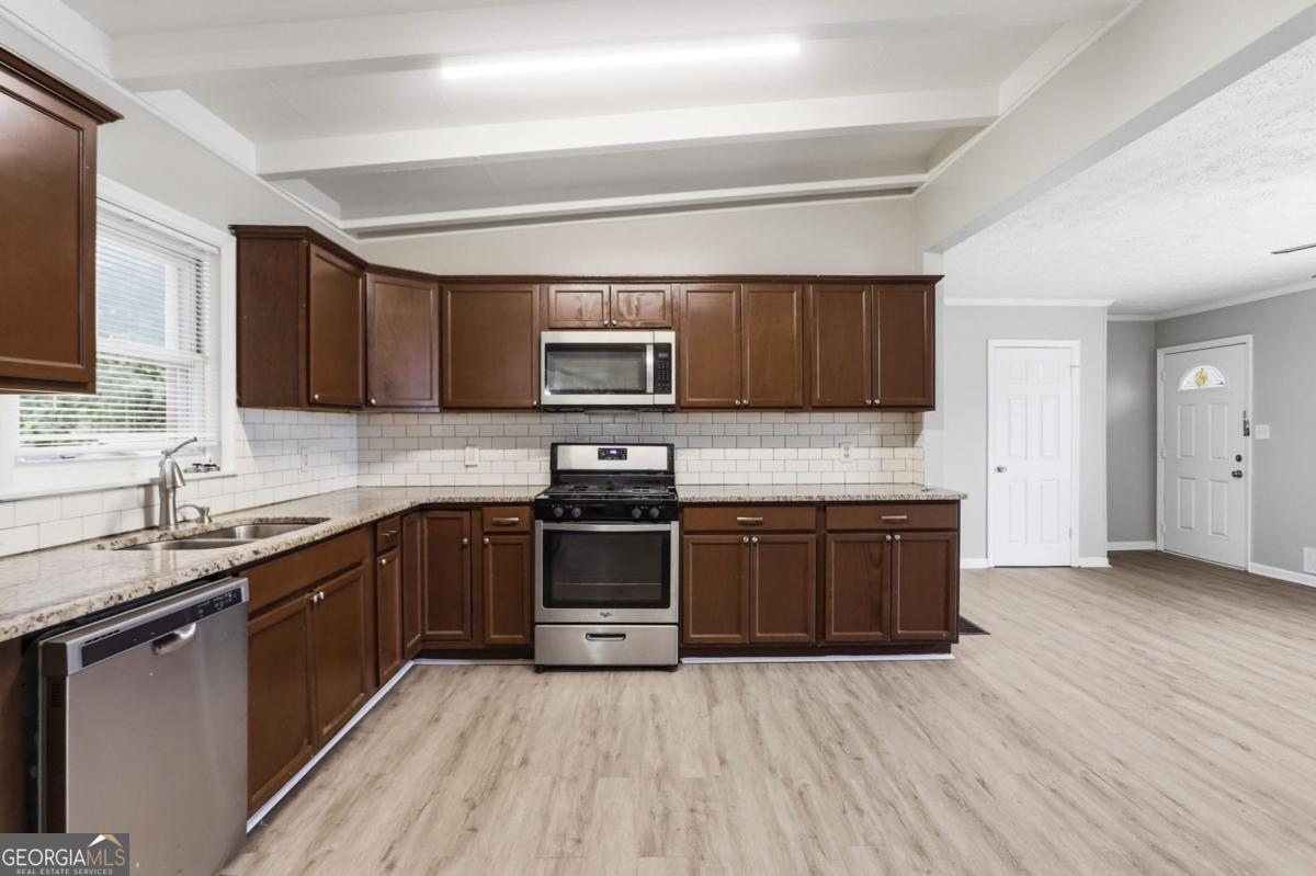 25 Larose Circle Se Property Photo 12