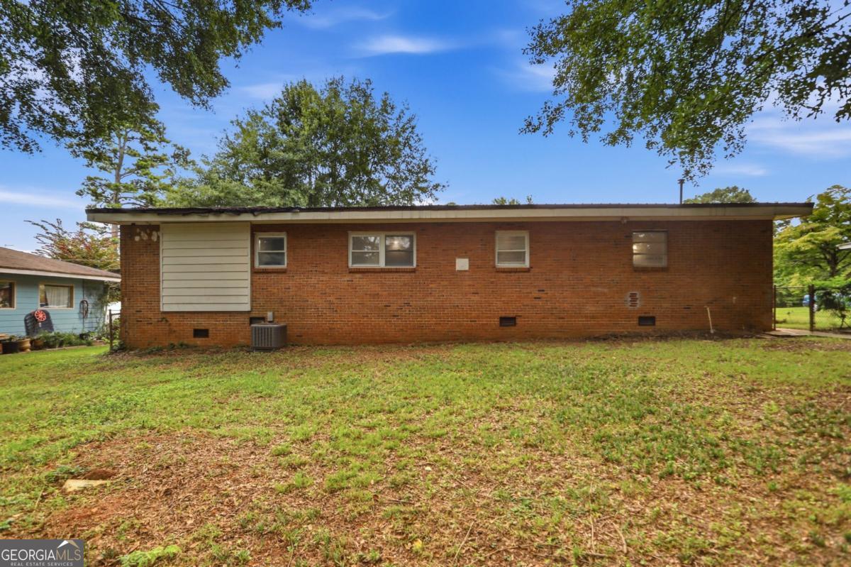 25 Larose Circle Se Property Photo 24