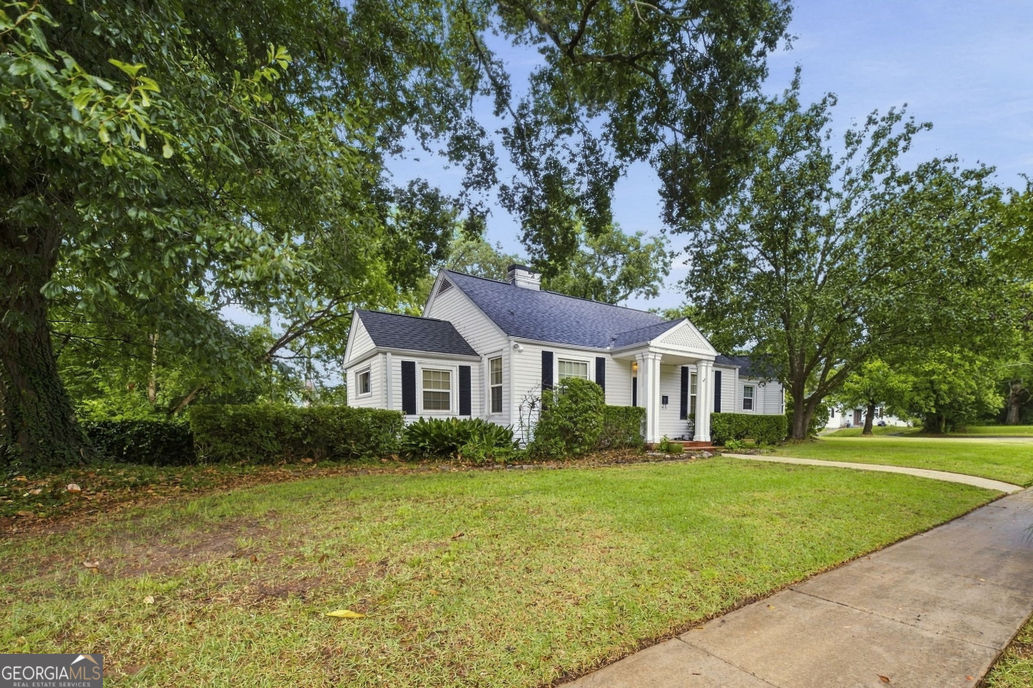 194 Euclid Avenue Property Photo 3