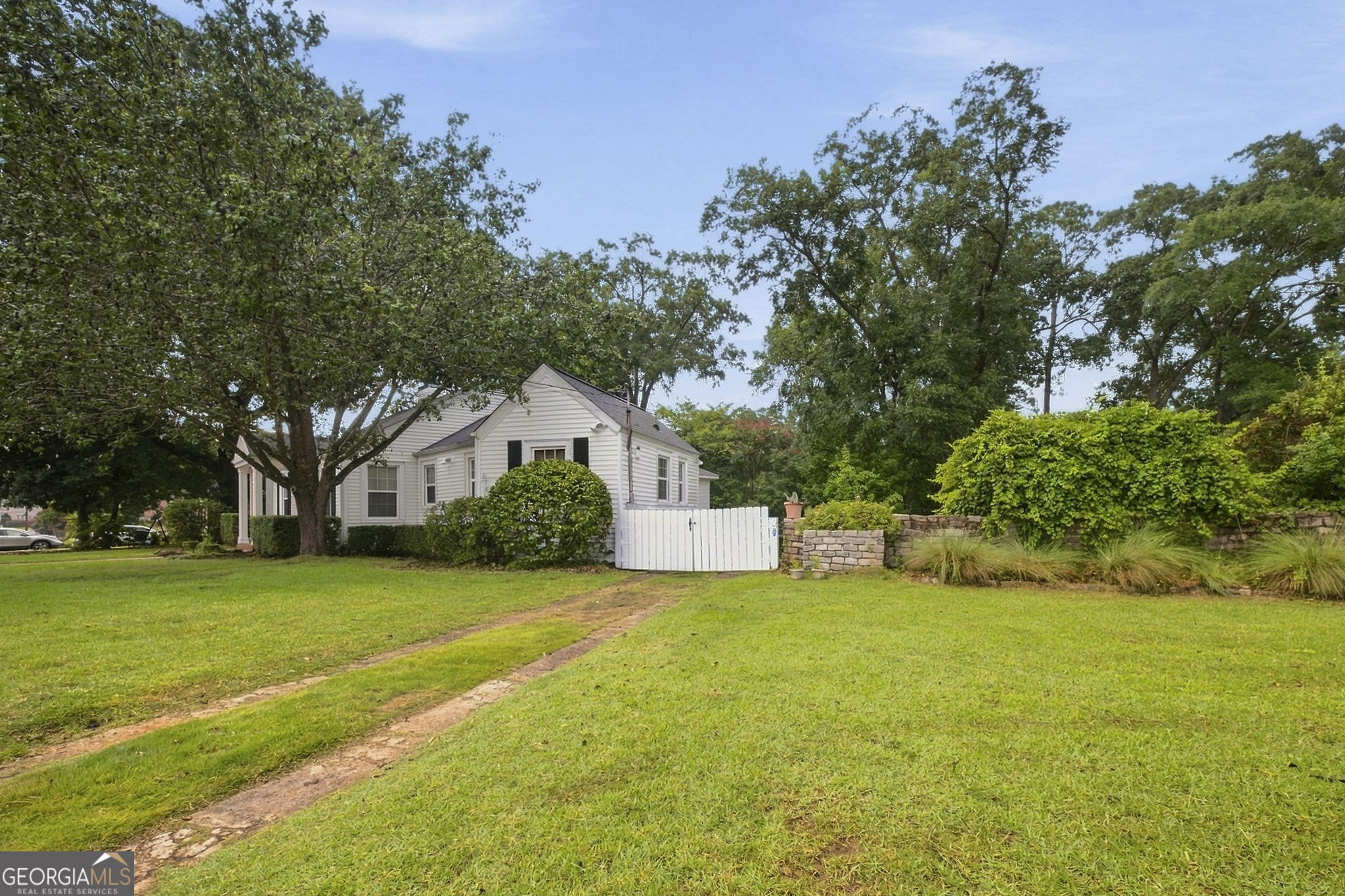194 Euclid Avenue Property Photo 4