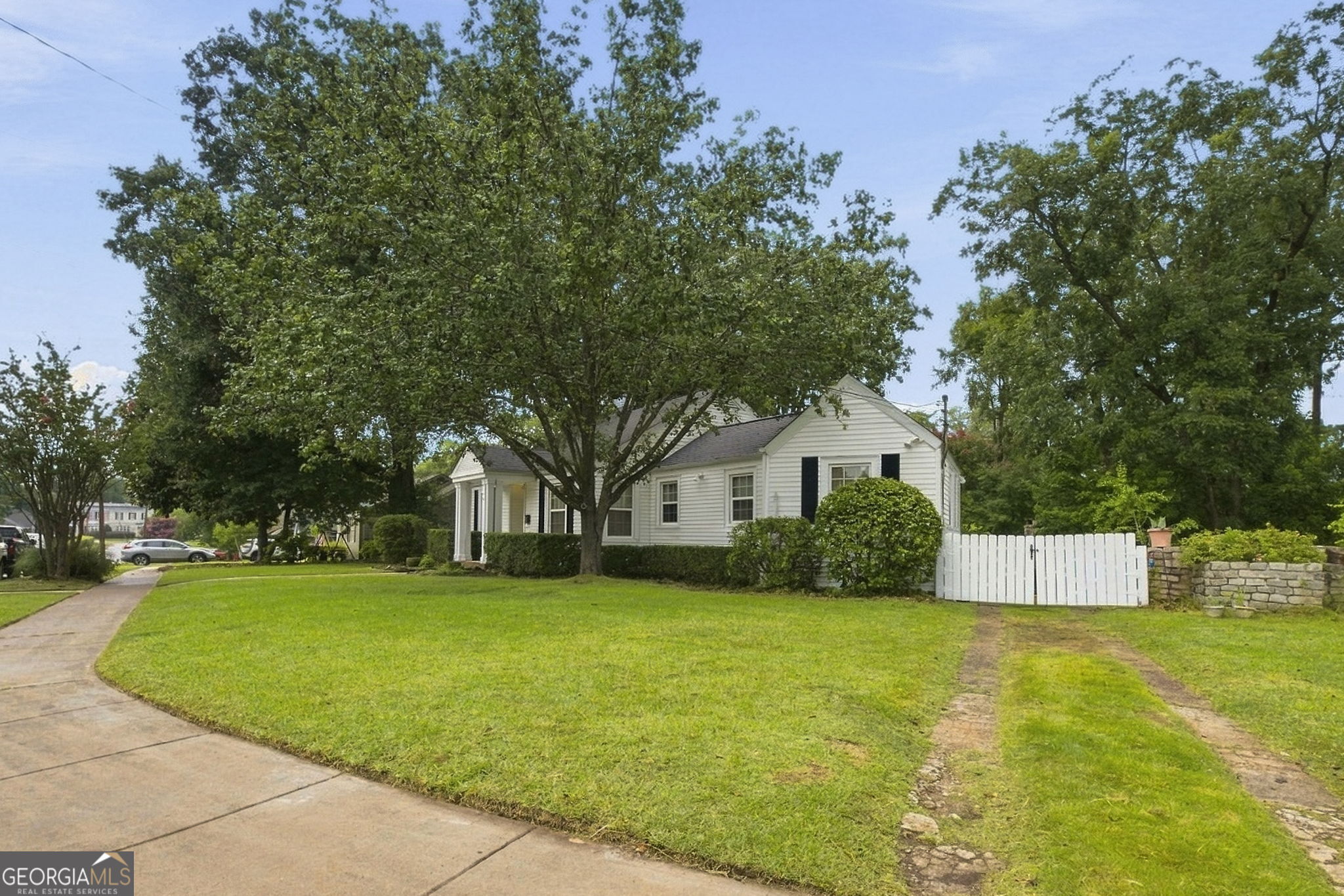194 Euclid Avenue Property Photo 5