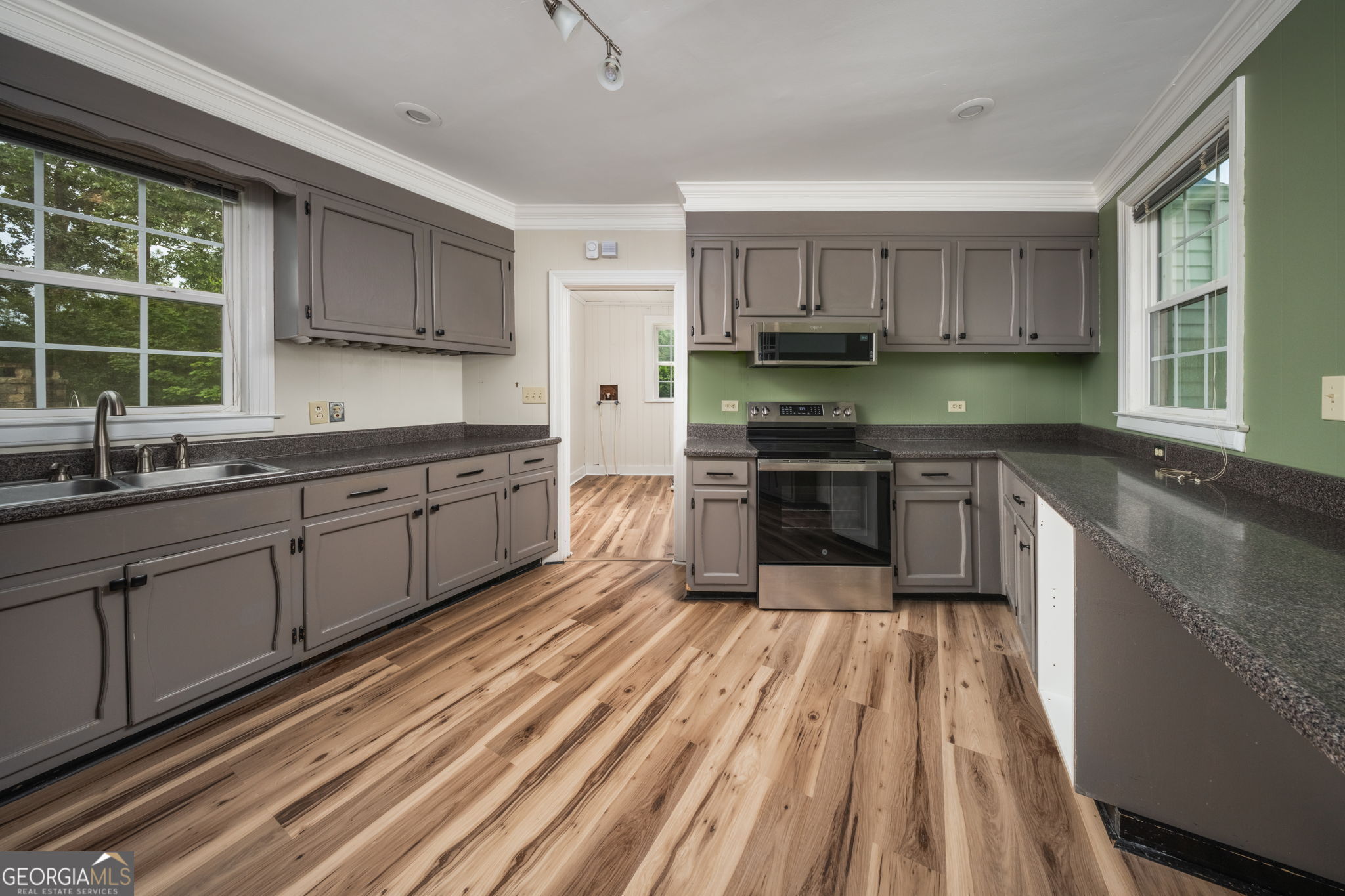194 Euclid Avenue Property Photo 14
