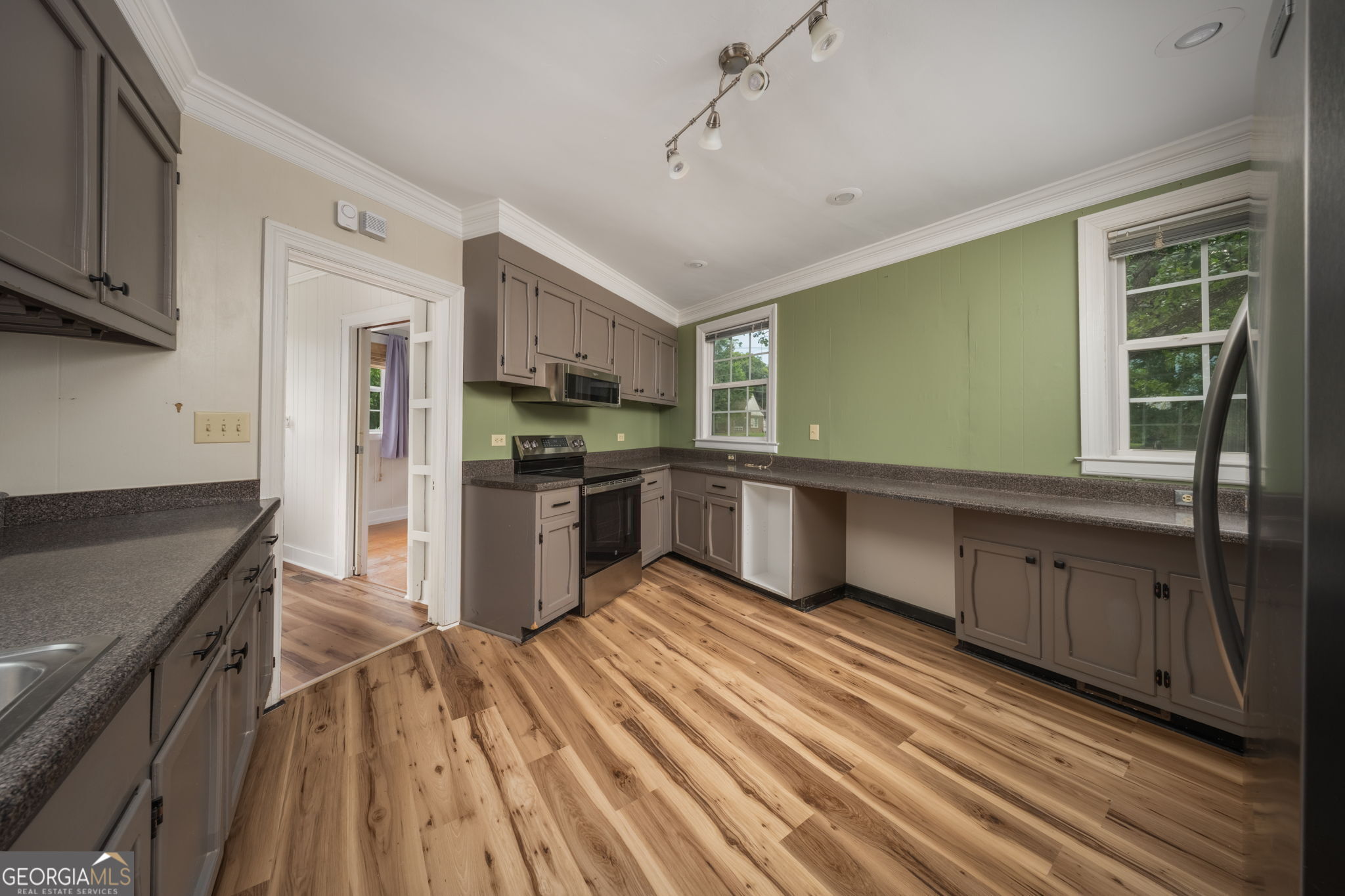 194 Euclid Avenue Property Photo 17