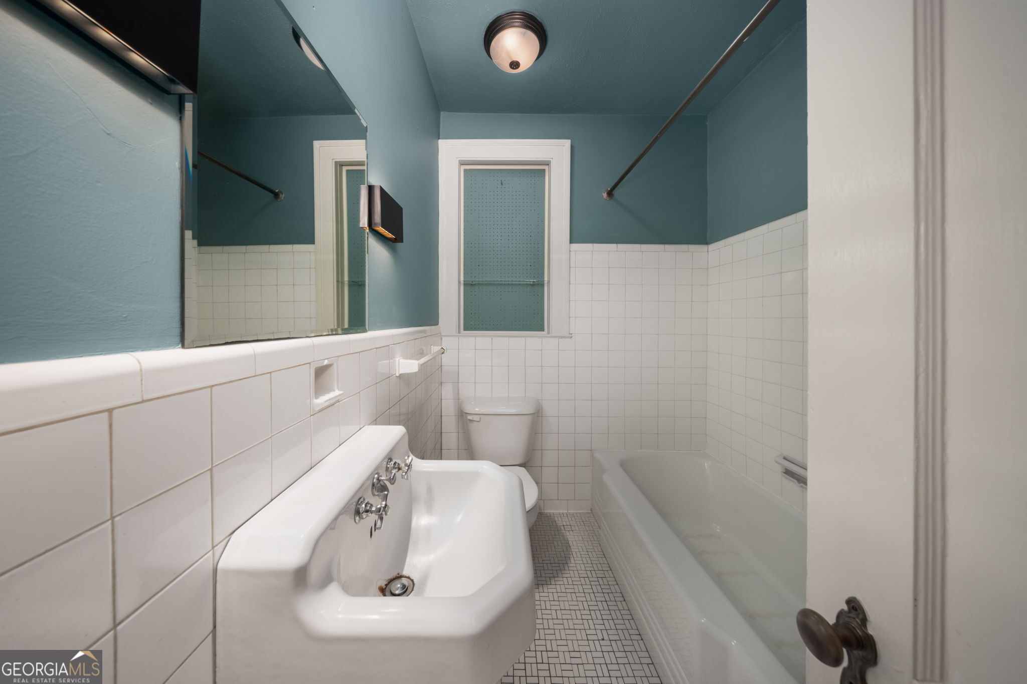 194 Euclid Avenue Property Photo 26